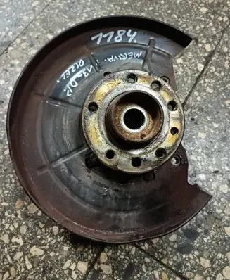 Opel Meriva B Front wheel hub