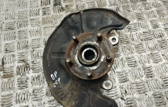 Toyota Avensis T250 Front wheel hub