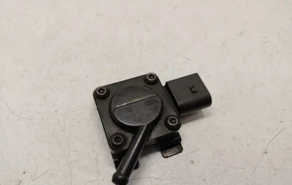 BMW 3 E90 E91 Exhaust gas pressure sensor 13627789219