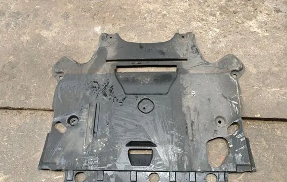 Engine splash shield/under tray