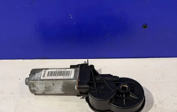 Jaguar XE Seat adjustment motor 924116103