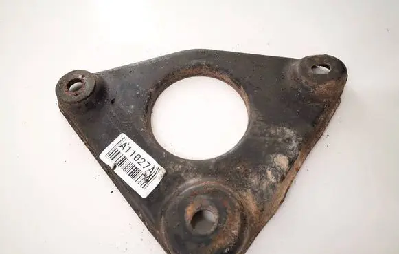 Nissan X-Trail T30 Engine mounting bracket 