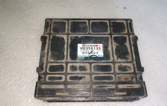Mitsubishi Galant Engine control unit/module MD358135 E2T67686