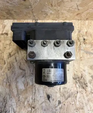 Volvo V70 ABS Pump 30714956 10092504113 00401396D0