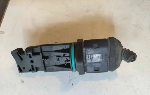 Volkswagen Golf IV Mass air flow meter F00C2G2055