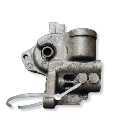 Volkswagen PASSAT B6 Oil pump 03L115105D 03L115153A