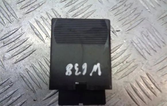 Mercedes-Benz Vito Viano W638 Coolant fan relay 0165452432