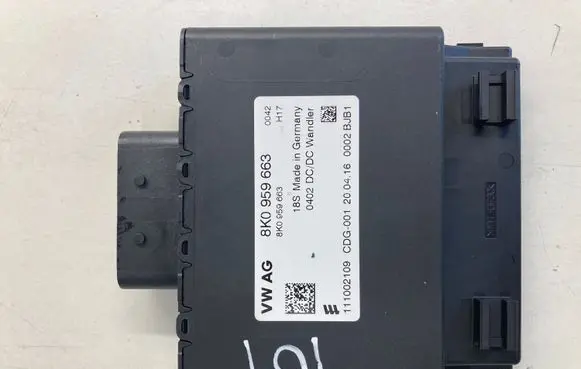 BMW 5 E60 E61 Voltage converter/converter module 8K0959663