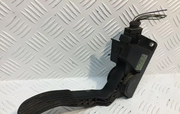 Mercedes-Benz Sprinter W901 W902 W903 W904 Accelerator throttle pedal A9013000404