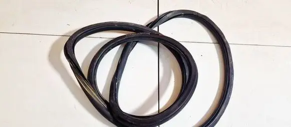 Skoda Superb B6 (3T) Rubber seal front coupe door 3t0867365