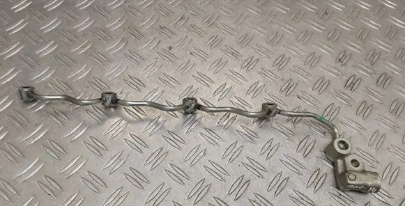 Toyota RAV 4 (XA40) Fuel injector supply line/pipe 