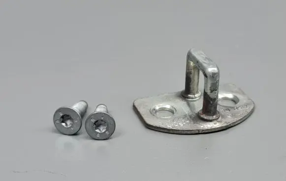 Dacia Sandero II Front door lock loop/hook striker 715R0A