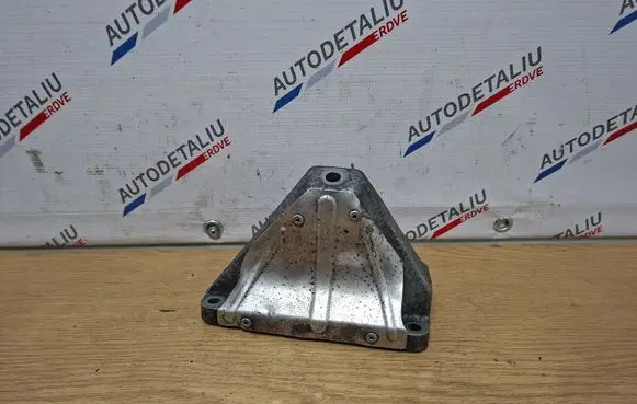 BMW 6 F06 Gran coupe Engine mounting bracket 8777628