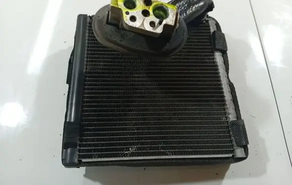 Volkswagen Golf V A/C cooling radiator (condenser) 1K0820679
