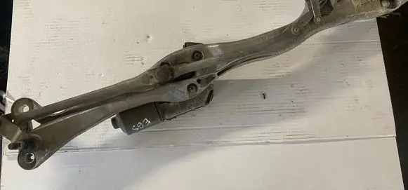 BMW 7 E65 E66 Front wiper linkage and motor 6958887 0390241857
