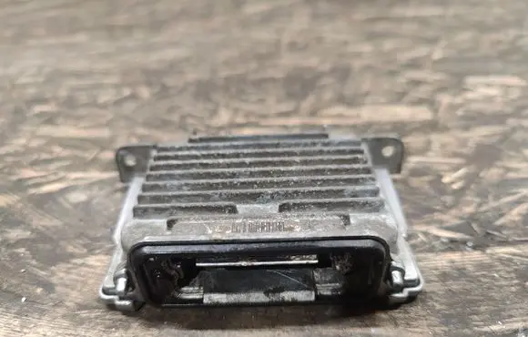 Land Rover Discovery 4 - LR4 Headlight ballast module Xenon 89089352
