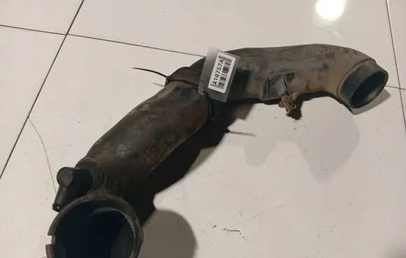 Subaru Legacy Air intake hose/pipe A12ag05