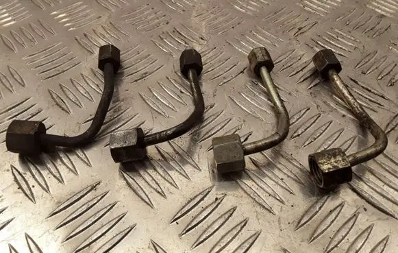 Fuel injector supply line/pipe