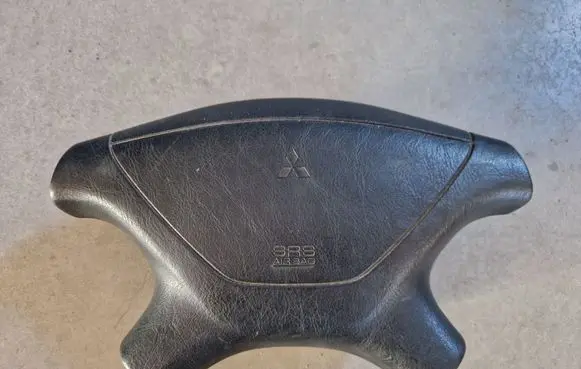 Mitsubishi Pajero Sport I Steering wheel airbag