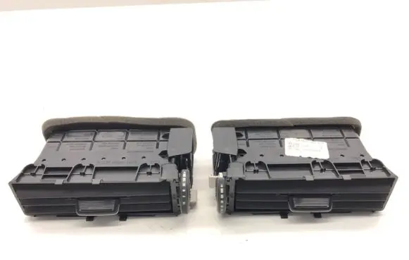Nissan Qashqai J12 Dashboard side air vent grill/cover trim 687516RR0A