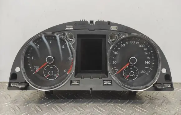 Volkswagen PASSAT CC Speedometer (instrument cluster) 3C8920970L