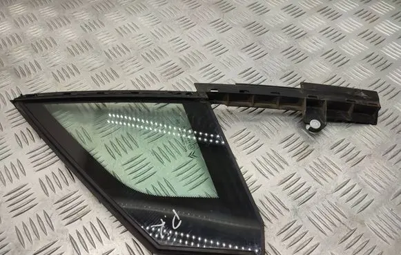 Citroen C5 Front door vent window glass four-door 966026108 43R000016