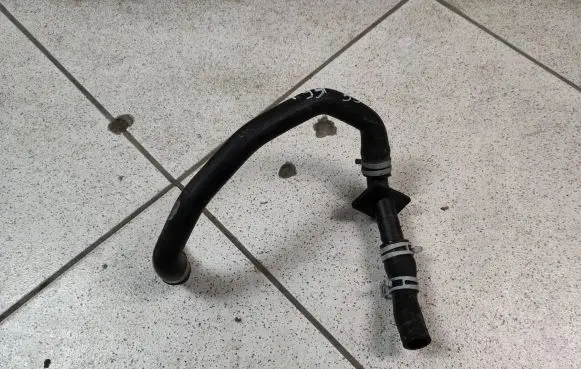 Mercedes-Benz ML W164 Engine coolant pipe/hose