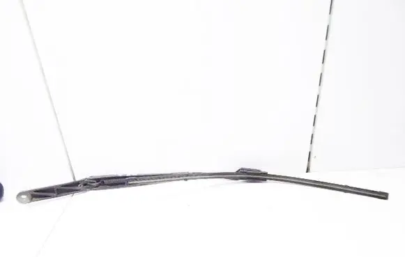 Volkswagen PASSAT B6 Front wiper blade arm
