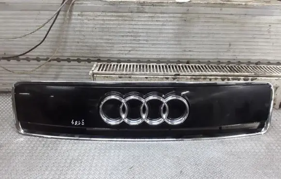 Audi A2 Front bumper upper radiator grill 8Z0853692A