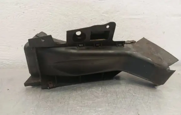 BMW 3 E46 Intercooler air channel guide 8197927