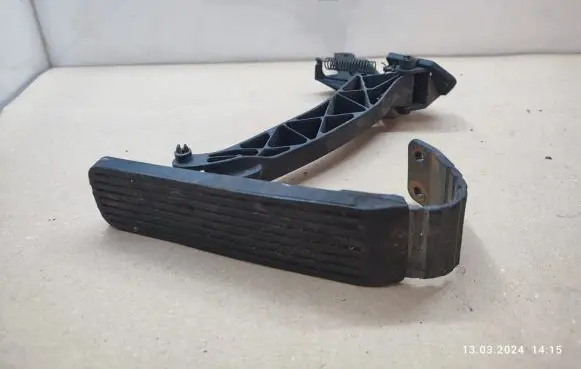 Mercedes-Benz E W210 Accelerator throttle pedal 1293010001
