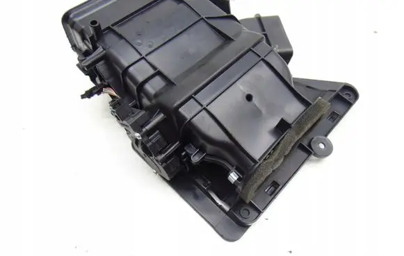 Porsche Panamera (970) Quarter panel pressure vent 