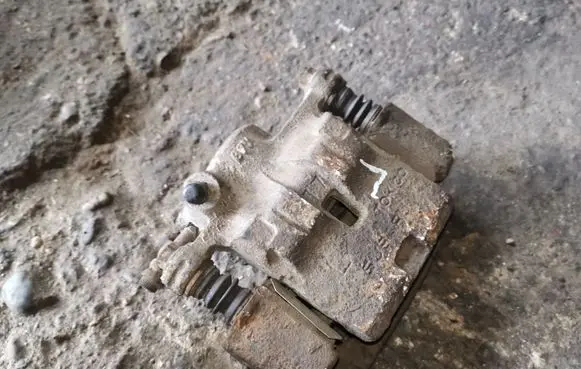 Subaru Forester SH Rear brake caliper