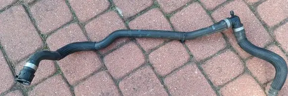 Engine coolant pipe/hose