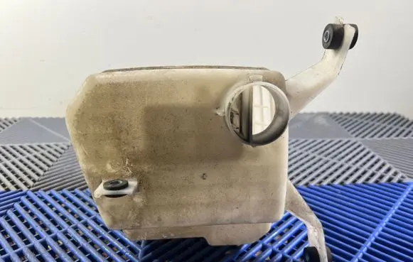 Toyota Prius (XW20) Windshield washer fluid reservoir/tank 1789321030