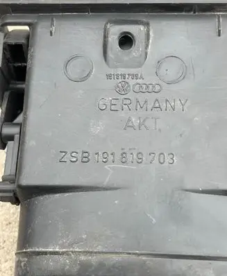 Volkswagen Transporter - Caravelle T4 Dash center air vent grill ZSB191819703