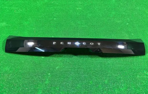 Peugeot 208 II Tailgate trim 9826944480