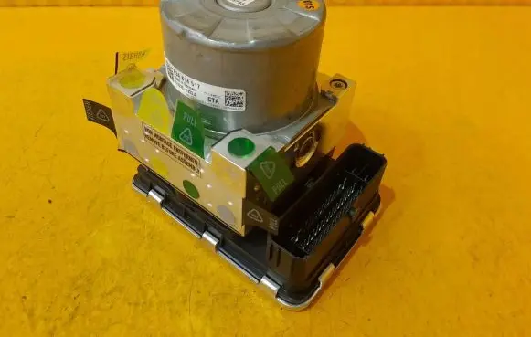 Audi RSQ3 ABS Pump 83A907379