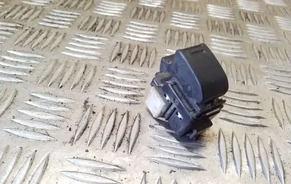 Toyota RAV 4 (XA20) Electric window control switch