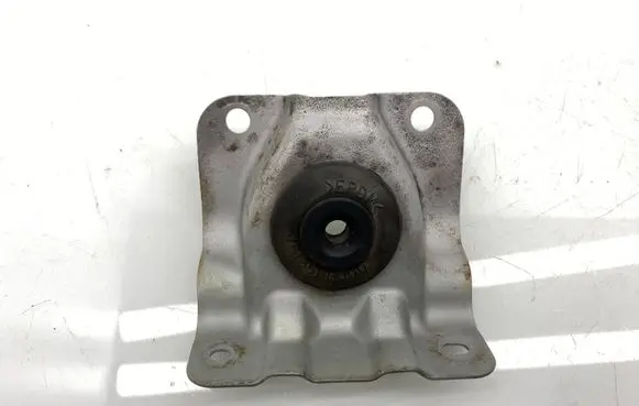 Subaru Outback Radiator mount bracket 45135FE000