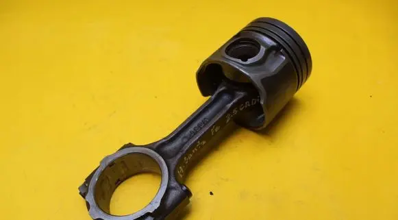 Hyundai Santa Fe Piston with connecting rod