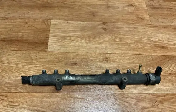 Volvo V70 Fuel main line pipe 30757146 0445215023