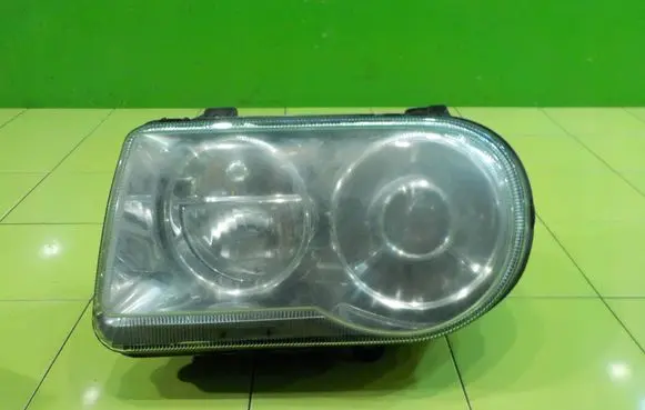 Chrysler 300 - 300C Headlight/headlamp PRZOD