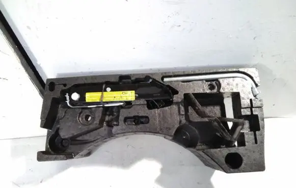 Volkswagen PASSAT CC Tool set 