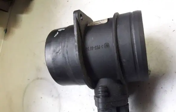 Volkswagen Touran I Mass air flow meter 0281002461