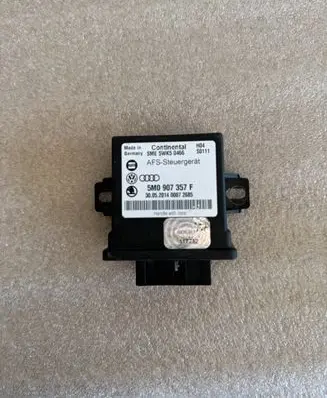 Volkswagen Jetta VI Light module LCM 5WK50466 5M0907357F