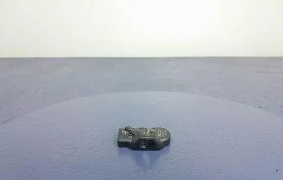 Volkswagen Tiguan Tire pressure sensor 3AA907275B