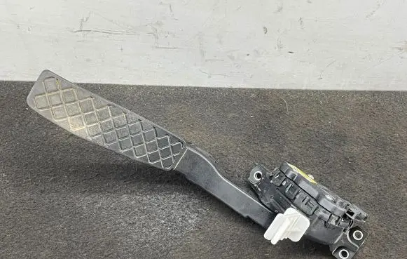 Audi Q7 4L Accelerator throttle pedal 7L0723507B 6PV00802624