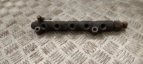 Toyota Avensis Verso Fuel main line pipe 4V7A0089