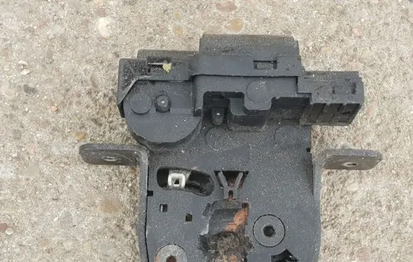 Nissan Micra Tailgate/trunk/boot lock/catch/latch